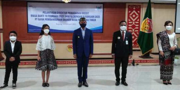 Paulus Stefen Messakh Resmi Jabat Direktur Pemasaran Kredit Bank NTT