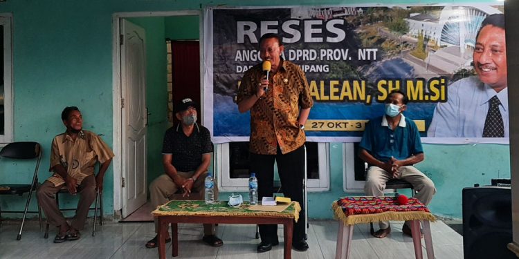 Jonas Salean Berikan Sejumlah Bantuan Bagi Masyarakat di Saat Reses