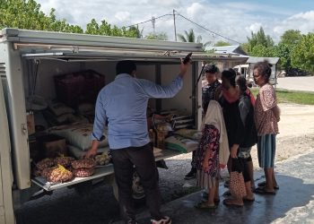 Gelar Pasar Murah, Pemdes Noelbaki Bersama Pihak Terminal Bus AKDP Noelbaki Bantu Ringankan Beban Warga