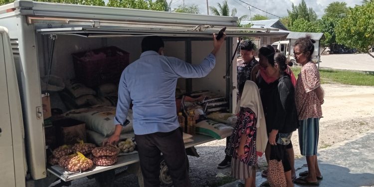 Gelar Pasar Murah, Pemdes Noelbaki Bersama Pihak Terminal Bus AKDP Noelbaki Bantu Ringankan Beban Warga