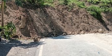 Akses Jalan Trans Timor Lumpuh Akibat Longsor