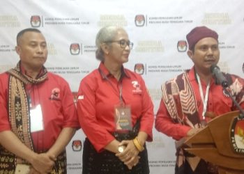 Bacaleg PDI Perjuangan Mendaftar ke KPUD Provinsi NTT