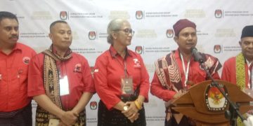 Bacaleg PDI Perjuangan Mendaftar ke KPUD Provinsi NTT