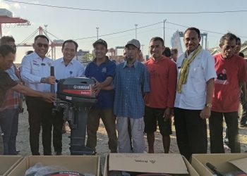 Tingkatkan Pendapatan Nelayan Kota Kupang, Ansi Lema Salurkan Bantuan