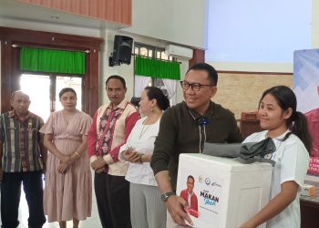 Cegah Stunting dan Gizi Buruk, Ansy Lema Beri Bantuan Makanan Tambahan