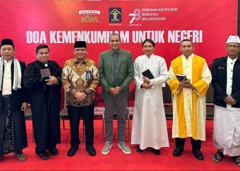 Lima Tokoh Agama Foto Bersama