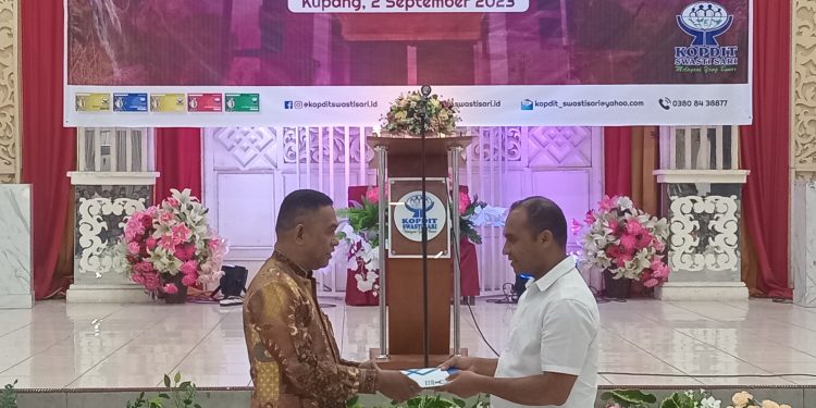 Sason Helan Pensiun, Hendra Siki Resmi Menjabat Plt GM Kopdit Swasti Sari