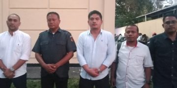 Tim Kuasa Hukum bersama Perwakilan Keluarga Korban Roy Bolle