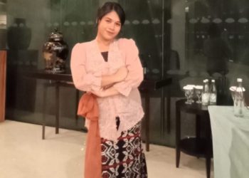 Bunda Julie Laiskodat Bantu Gadis Asal Ende Lanjutkan Kuliah S2 di IPMI International School