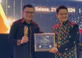 Kantor Pengacara Fransisco Bessi Mendapat Penghargaan Dari KADIN NTT