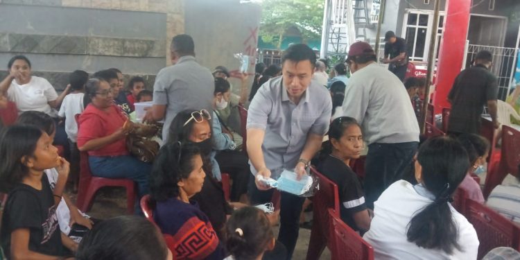 Dr. Christian Widodo Dimata Warga Kota Kupang
