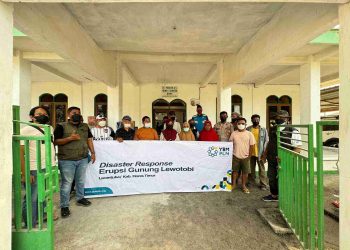 Peduli Pengungsi Erupsi Gunung Lewotobi, YBM PLN NTT Gerak Cepat Salurkan Bantuan
