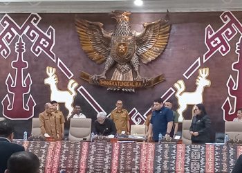 9 Fraksi Di DPRD NTT Setuju Ranperda APBD TA 2015 Ditetapkan Menjadi Perda