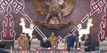 9 Fraksi Di DPRD NTT Setuju Ranperda APBD TA 2015 Ditetapkan Menjadi Perda