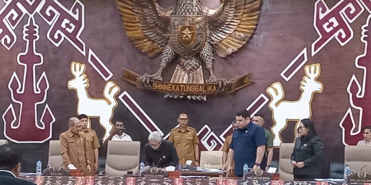 9 Fraksi Di DPRD NTT Setuju Ranperda APBD TA 2015 Ditetapkan Menjadi Perda