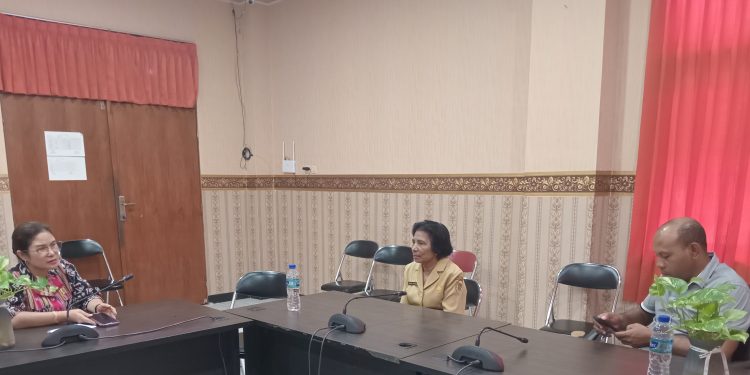 Seorang Guru Di Kota Kupang Diberhentikan Tanpa Alasan Oleh BKD