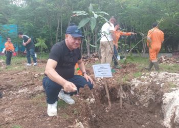 Simon Dima : “Anakan Pohon Yang Ditanam Oleh Anggota DPRD Kota Kupang Adalah Hadiah Terindah Dari Wali Kota dan Wakil Wali Kota Kupang”
