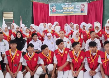 Ketua PMI Kota Kupang, Erwin Gah Lantik Pengurus PMR MAN Kupang