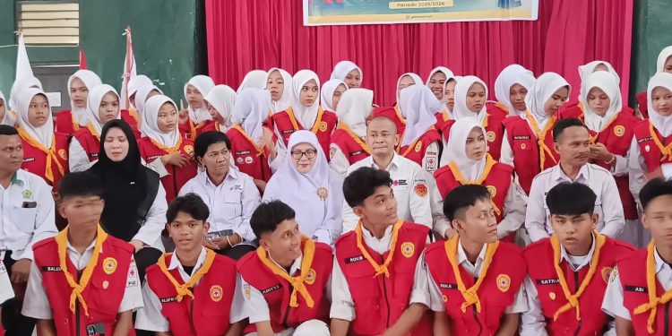 Ketua PMI Kota Kupang, Erwin Gah Lantik Pengurus PMR MAN Kupang