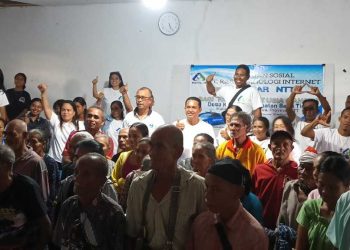 Foto Bersama Saat Penyerahan Bantuan