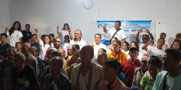 Foto Bersama Saat Penyerahan Bantuan