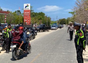 Satlantas Polresta Sabu Raijua Gencar Patroli & Atur Lalulintas Di SPBU Roboaba