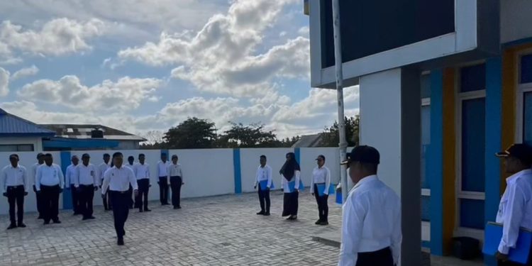 Pegawai Kantor UPP kelas lll Seba ,gelar upacara memperingati hari Harhubnas