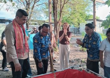 Ketua TP PKK Kota Kupang Beri Apresiasi Kepada Kelurahan Nefonaek Karena Berhasil Kembangkan Kebun Percontohan Hatinya PKK