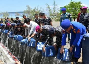 Prajurit Kodaeral VII Kupang Musnahkan Ribuan Liter Miras Jenis Moke