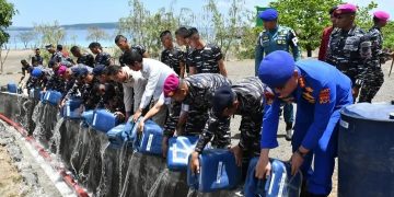 Prajurit Kodaeral VII Kupang Musnahkan Ribuan Liter Miras Jenis Moke