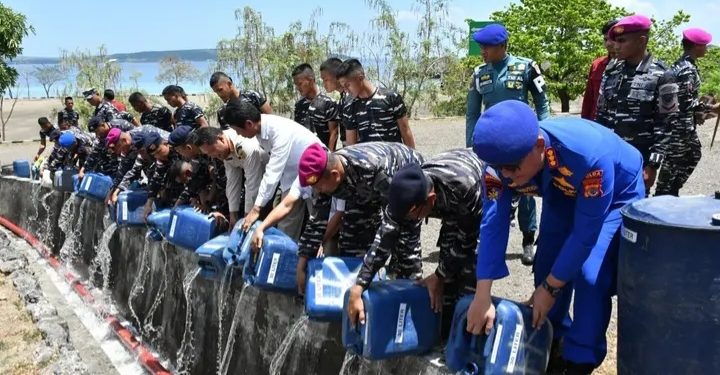 Prajurit Kodaeral VII Kupang Musnahkan Ribuan Liter Miras Jenis Moke