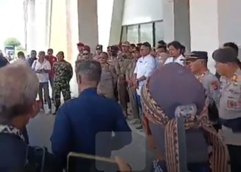 Ratusan Petani Moke Sabu Raijua Geruduk DPRD, Tuntut Legalisasi Minuman Tradisional
