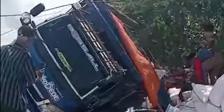 Tragedi di Sabu Barat: Truk Terbalik Renggut Nyawa Ibu, Anak Selamat Berkat Aksi Heroik