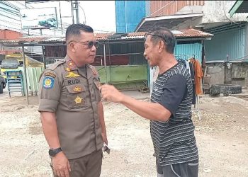 Lagi, Pol PP Kota Kupang Datangi Depo Pengisian Air Yang Merusak Jalan