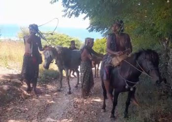 Deo Mengarru Kana Kuru Adat Tolak Pembangunan Tambak Garam (Ubahappu)