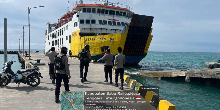 Patroli Perintis Presisi, Samapta Polres Sabu Raijua Jaga Kamtibmas dan Edukasi Warga