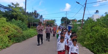 POLSEK SABU BARAT GELAR JALAN PAGI BERSAMA MURID SD MADRASAH IBTIDAIYAH SEBA 
