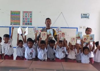 BABINKAMTIBMAS POLSEK HAWU MEHARA PEDULI PENDIDIKAN 