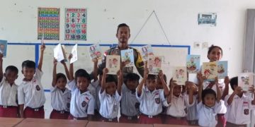 BABINKAMTIBMAS POLSEK HAWU MEHARA PEDULI PENDIDIKAN 
