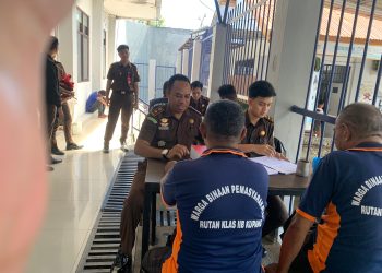 Penyidik Kejari Sabu Raijua Tahap II Kasus tipikor Tata Niaga Garam Curah