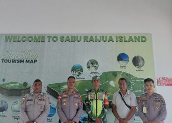 Tak Sekadar Meninjau, AKP Yohny Malandolu Hadir Menguatkan Personel di Bandara Tardamu