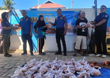 Kantor Penyelenggara Pelabuhan Kelas III Seba Bagikan Daging Kurban Idul Adha 1447 Hijiriah, Kepada Masyarakat Sabu Raijua
