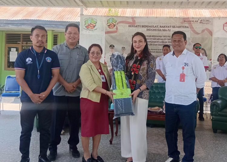 Bangkitkan Cabang Olahraga Cricket Di Kota Kupang, Wawali Beri Bantuan Alat Cricket
