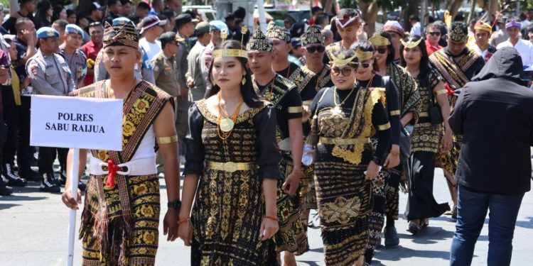 Gubernur NTT Sebut Pawai Pembangunan Dan Karnaval Budaya Cermin Persatuan Dalam Keberagaman Budaya