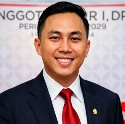 Mengenal Stevano Rizki Adranacus, Tokoh Muda Yang Punya Kepedulian Bagi Dunia Pendidikan di NTT