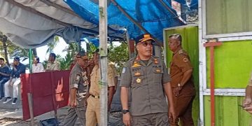 Sat Pol PP Kota Kupang Tertibkan Sejumlah Kios Di Tepi Ruas Jalan Negara