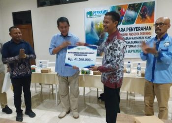 Perpamsi NTT Beri Bantuan Ke Lima Perumda Di Flores Yang Terdampak Bencana