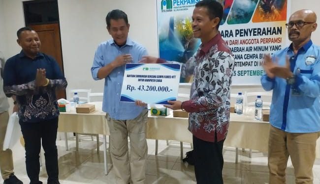 Perpamsi NTT Beri Bantuan Ke Lima Perumda Di Flores Yang Terdampak Bencana