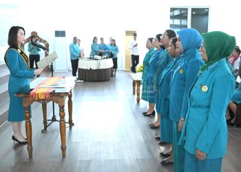 Ketua TP PKK Kota Kupang Lantik Penggerak Kecamatan Dan Kelurahan