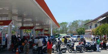 Distribusi BBM di Kota Kupang Mulai Normal, Dua Regu Satpol PP Dikerahkan ke 15 SPBU